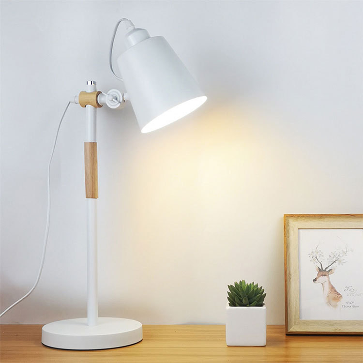 Đèn ngủ, đèn đọc sách, đèn trang trí để bàn - thiết kế thời trang, hiện đại, góp phần làm đẹp căn phòng.