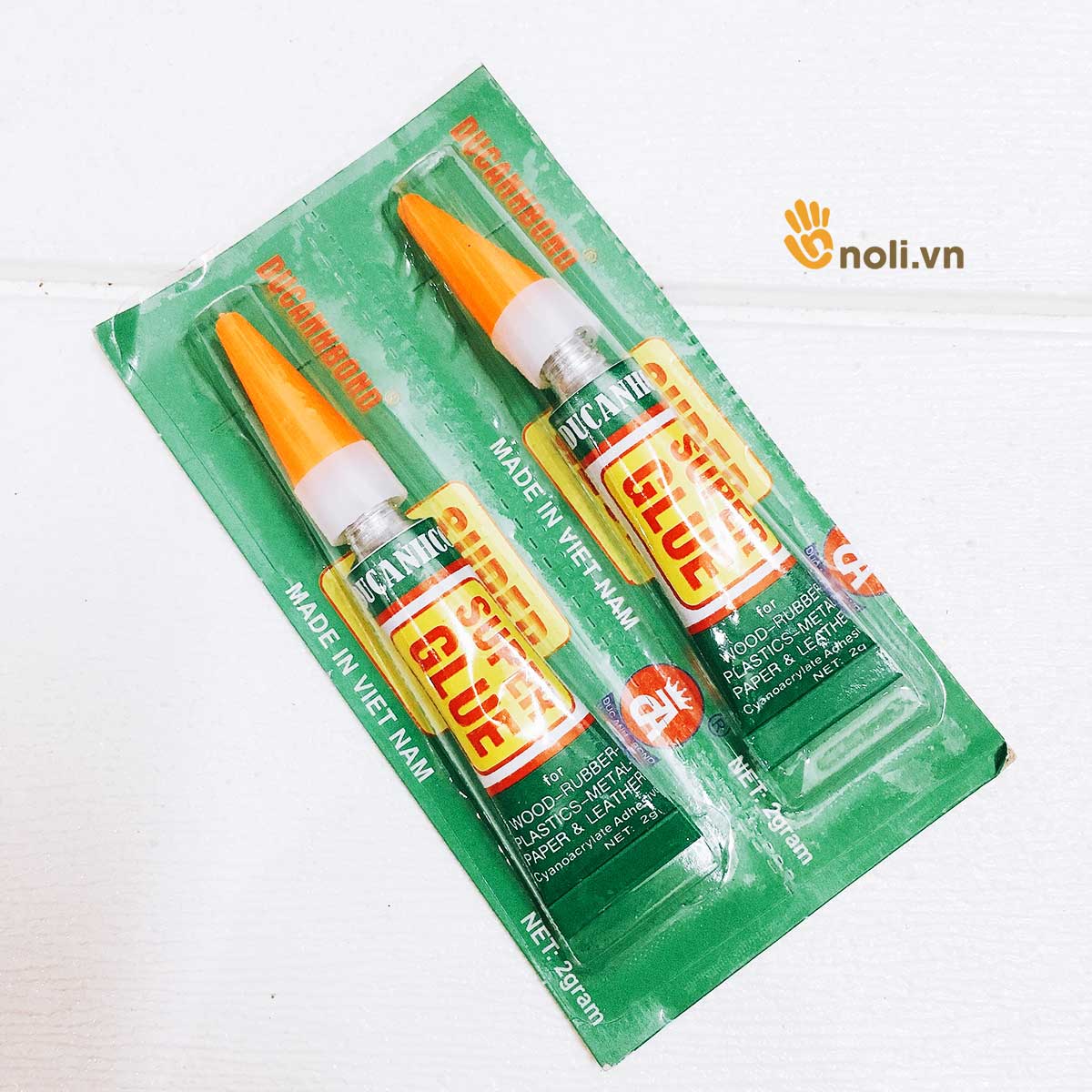 Keo dán đế giày - Keo silicone dùng để dán đế giày, vải. Tuýp thiết kế nhỏ gọn rất tiện lợi có thể bỏ túi mang theo
