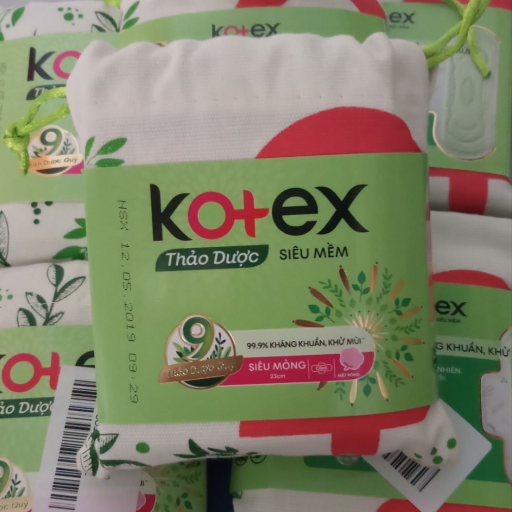 (Tặng hộp khăn ướt huggies) Combo10goi (40mieng)băng vệ sinh kotex thảo dược mát lạnh siêu mỏng cánh