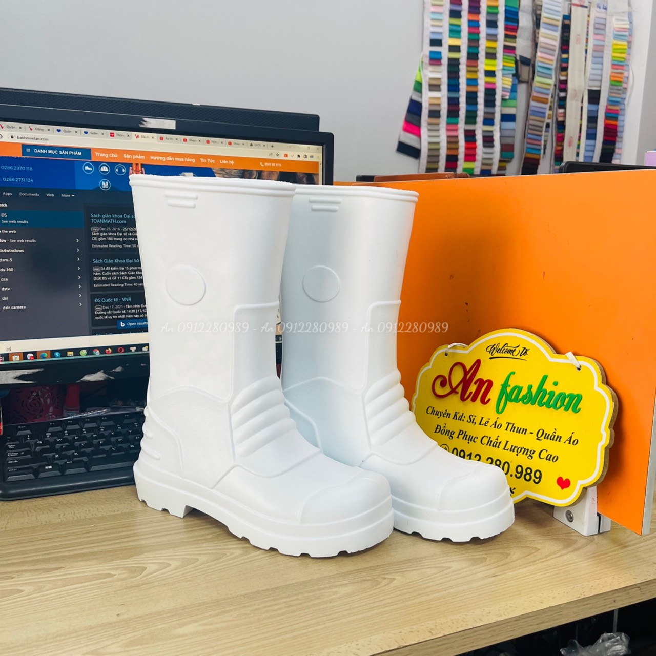 Vac Ultra-Light Plastic Boots, Waterproof, for Labor Protection _ Real Photo