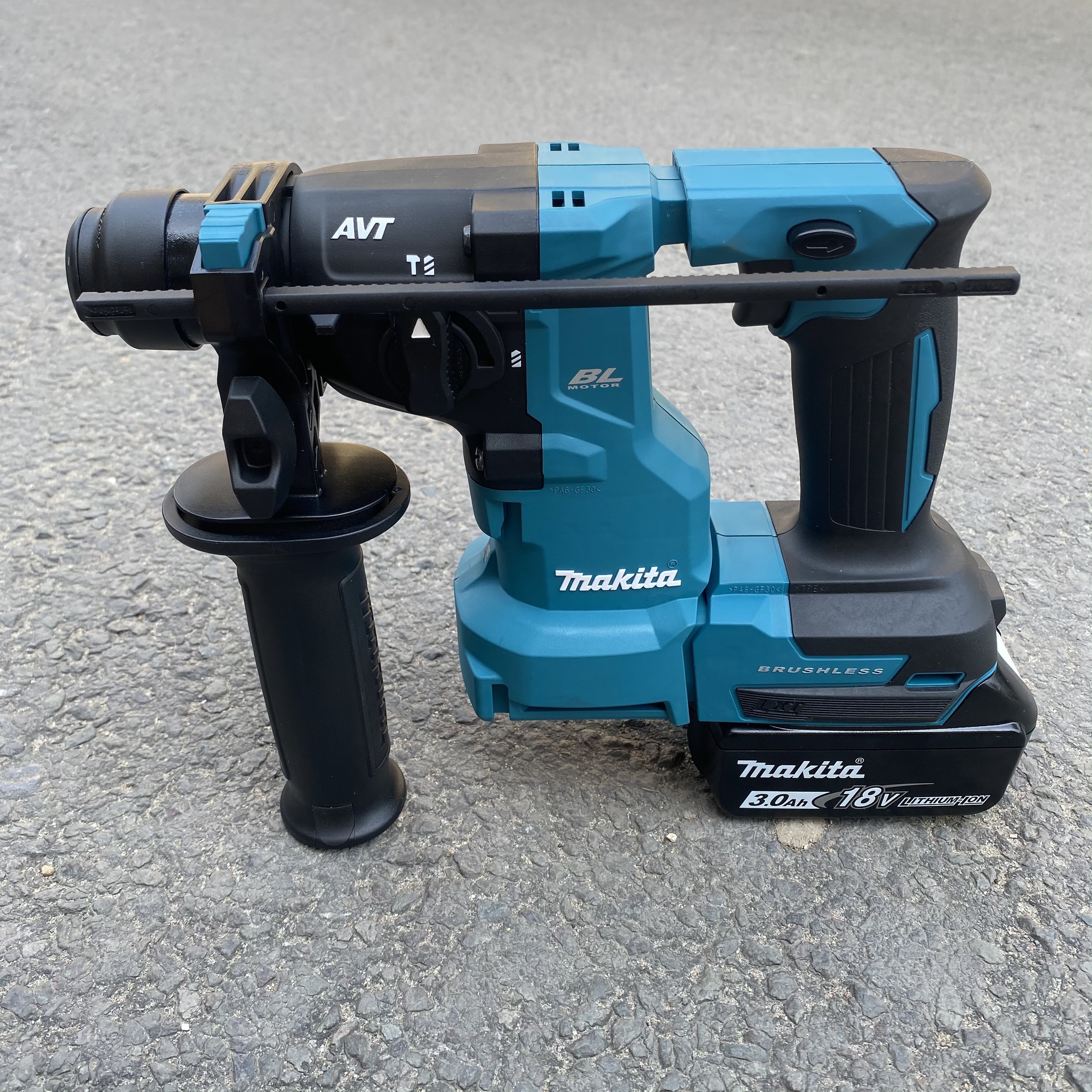 Máy khoan bê tông makita dhr183