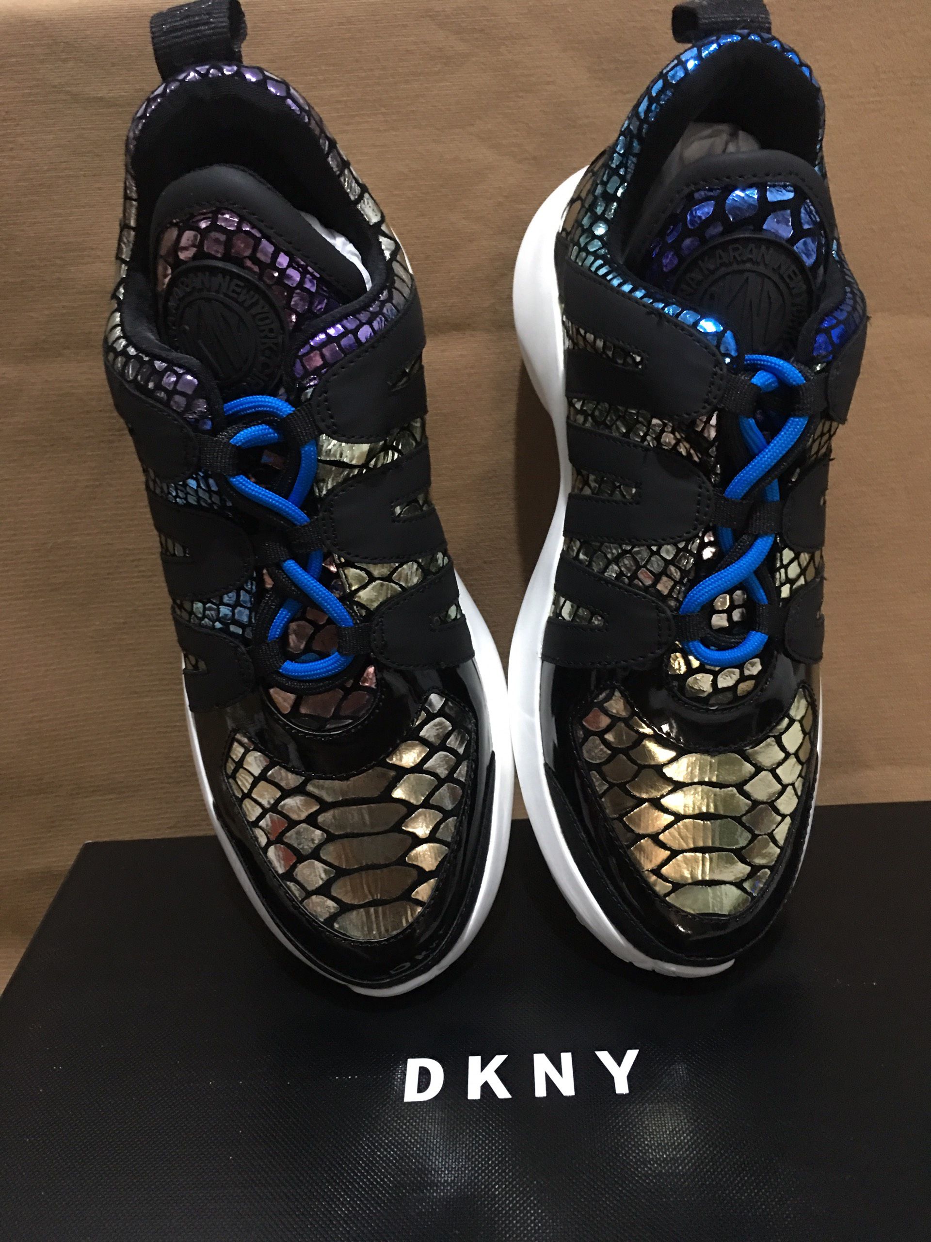 Giày sneaker thể thao nữ bằng da hiệu DKNY nhiều màu thiết kế dạng da rắn size (US) 7.5