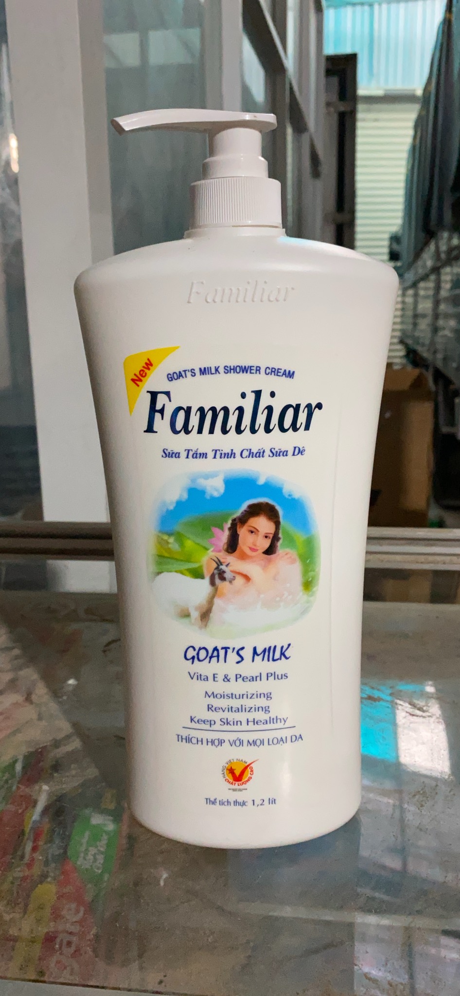 SỮA TẮM DÊ FAMILIAR 1200ml
