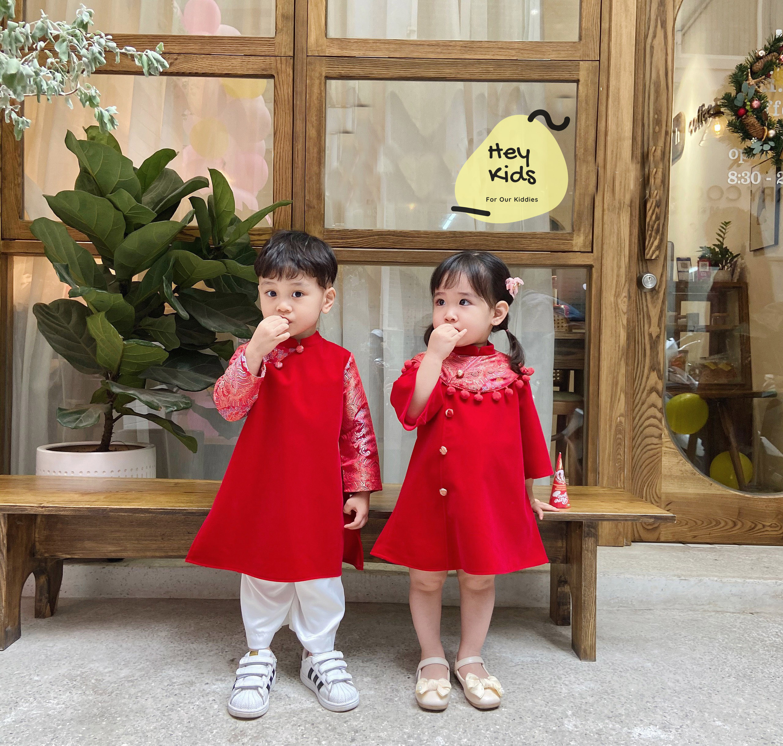 Áo dài cách tân phối gấm chất liệu nhung mềm cao cấp cho bé trai và bé gái