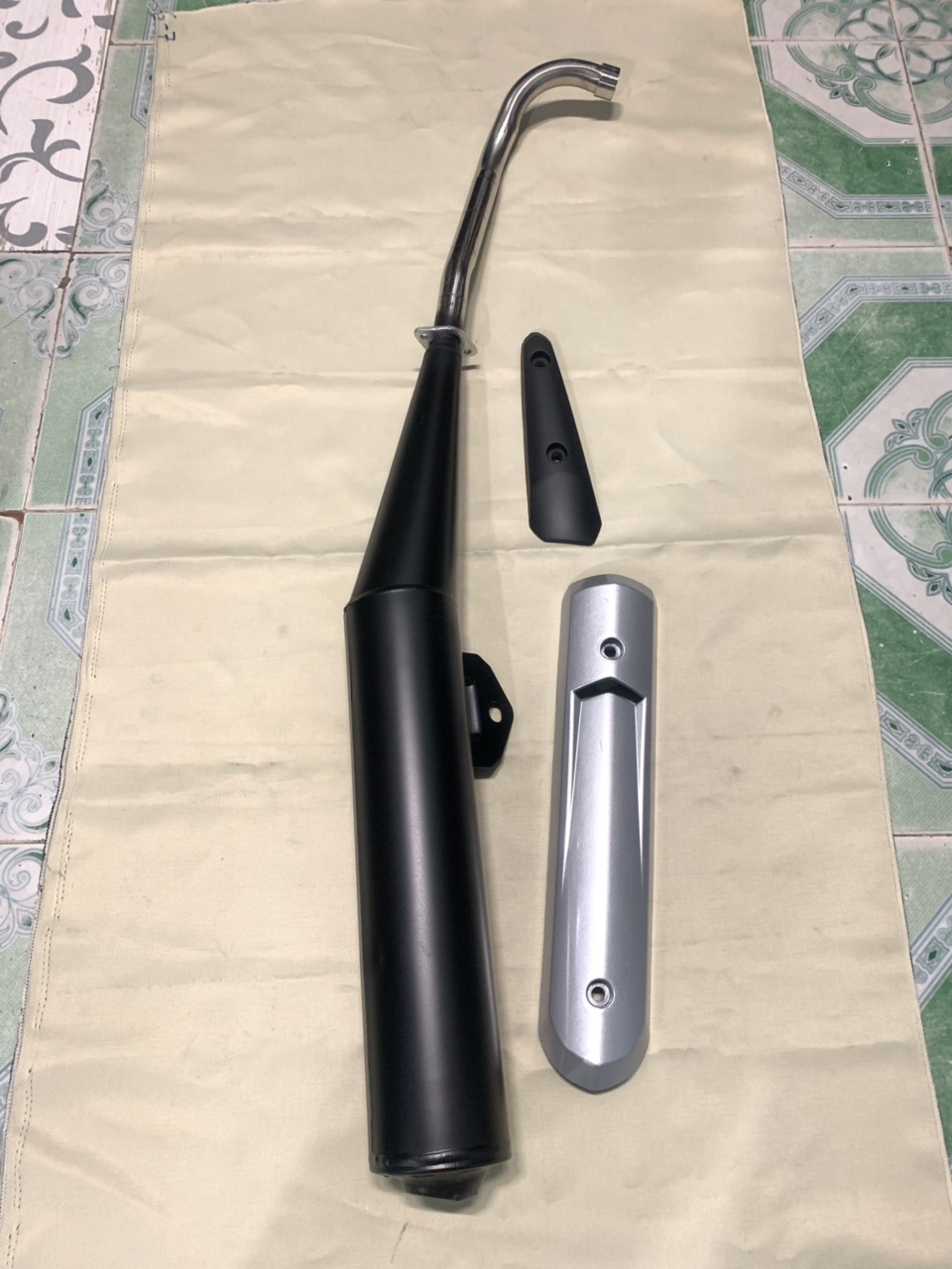 Pô spark gắn xe sirus móc nổ