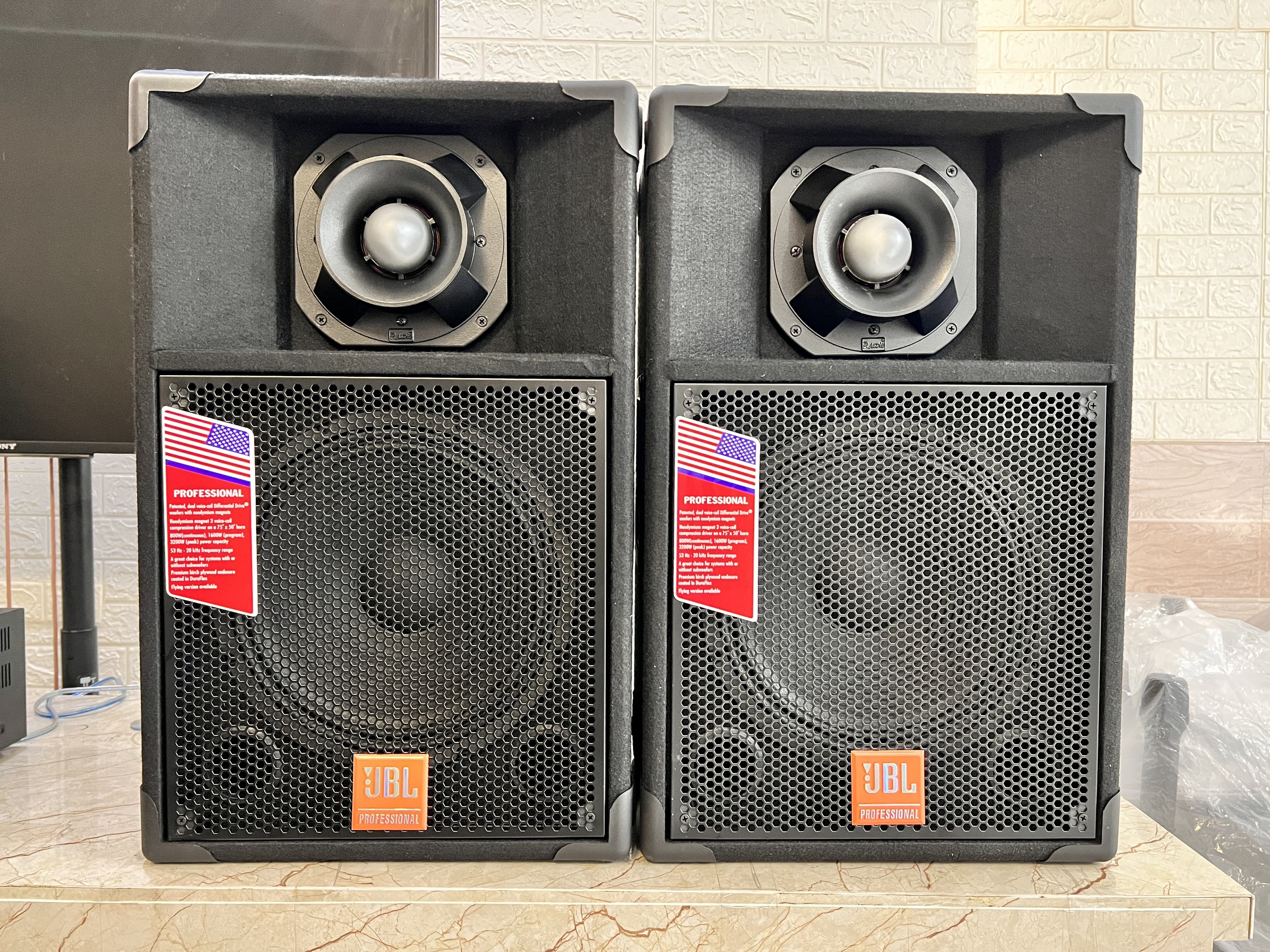 LOA ĐỨNG 3 TẤC JBL BỌC NỈ CAO CẤP 1 BASS 30 VÀ 1 CHÉP HOẢ TIỄN CHUYÊN KARAOKE VÀ NGHE NHẠC (GIÁ 1 CẶP)