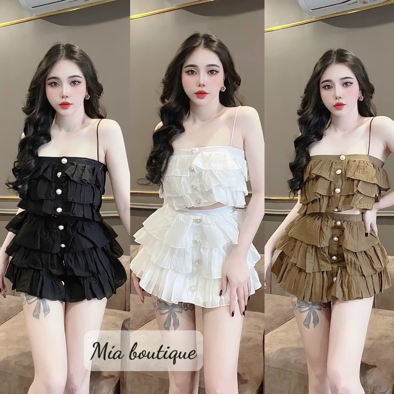 Sét áo hai dây và chân váy ngắn bèo tầng đính nút kiểu dáng gợi cảm xinh xắn