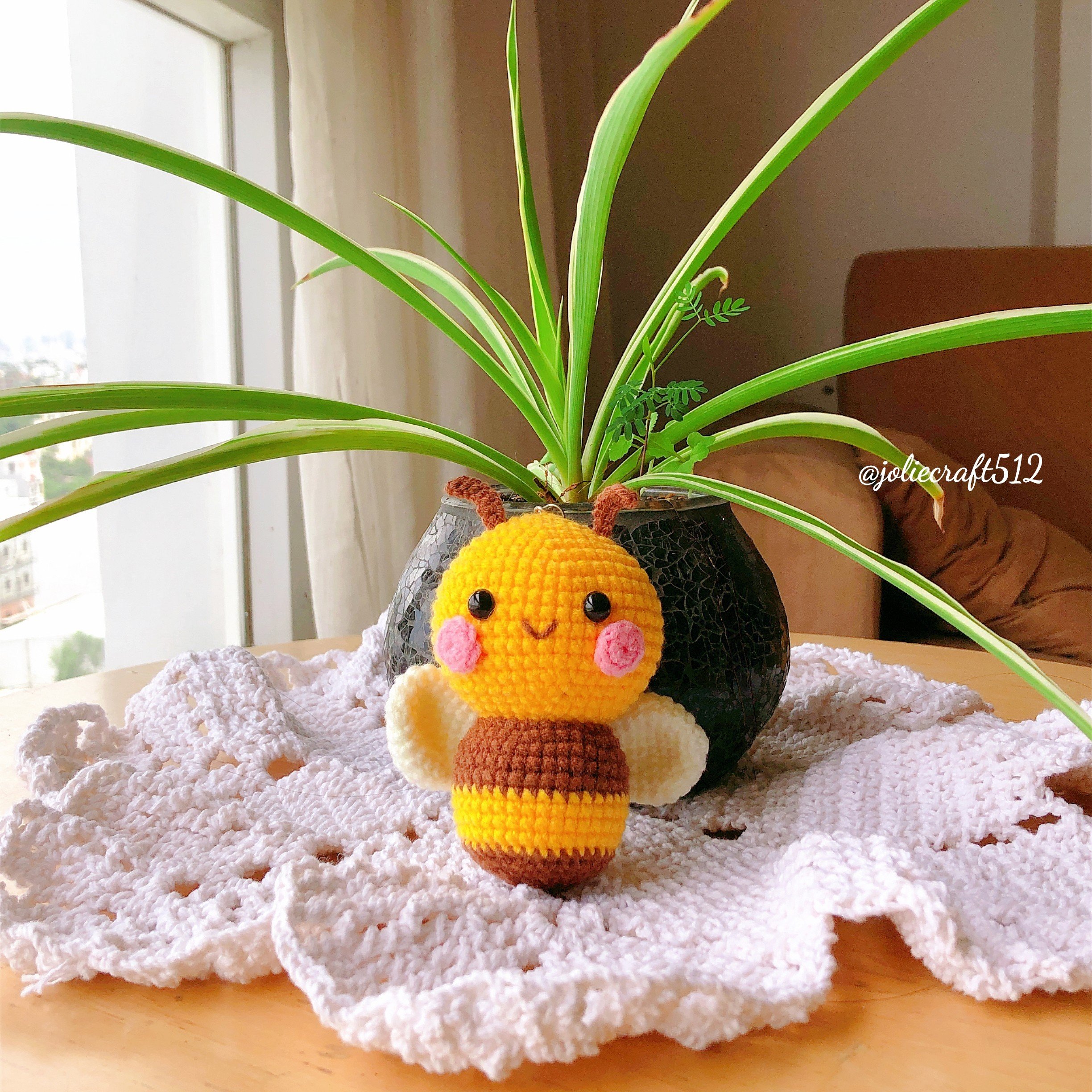 Móc khóa con ong vui vẻ -Happy Bee - đan len thủ công