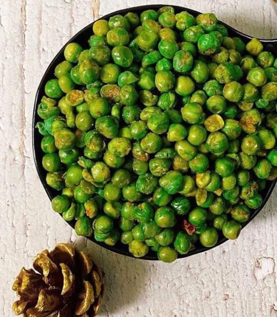 Hộp 450gr đậu hà lan rang tỏi ớt DatVietFood (Giòn ngon - đậm vị)