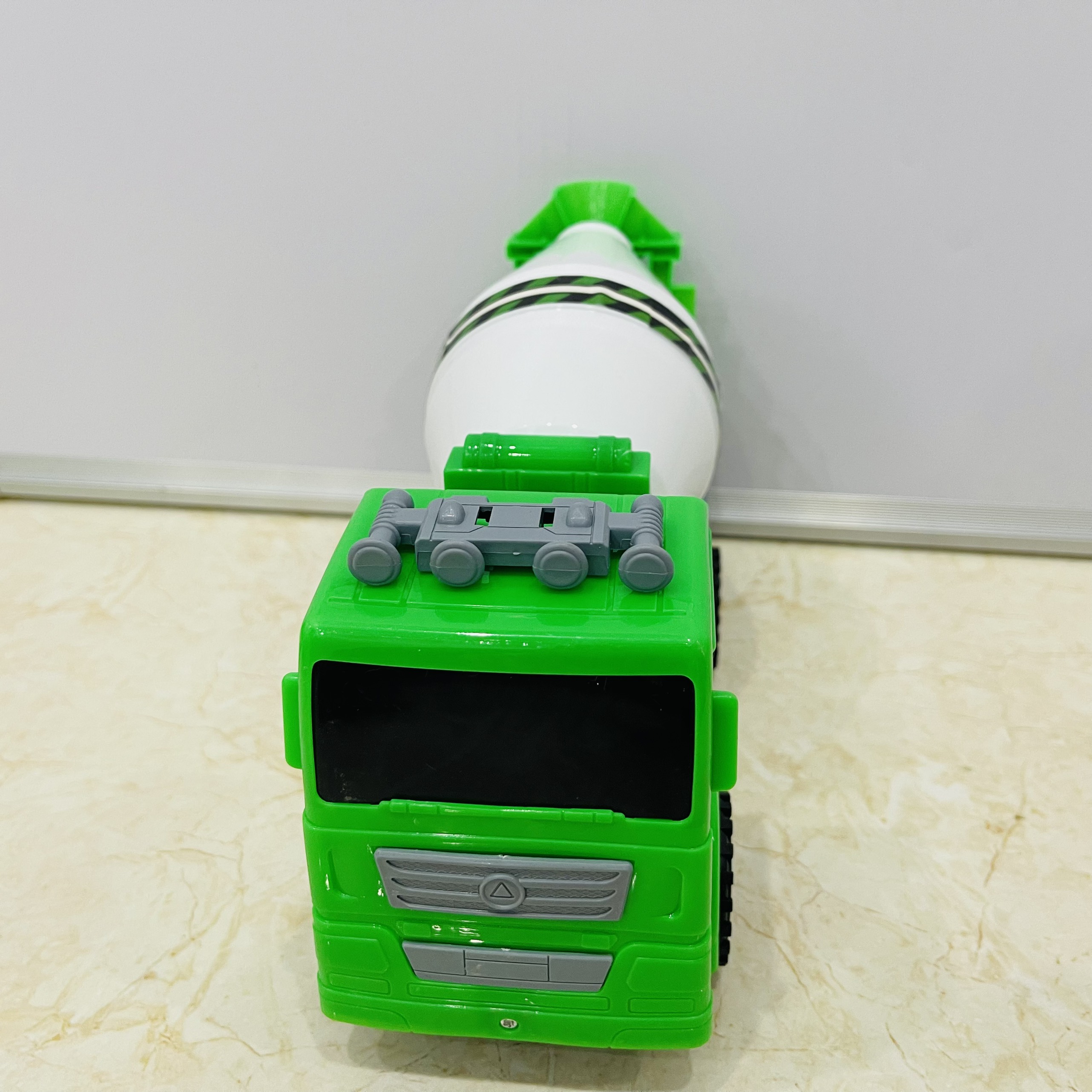 Xe trộn bê tông đồ chơi cho bé, xe ô tô chạy trớn cho bé - TopKidsstyle
