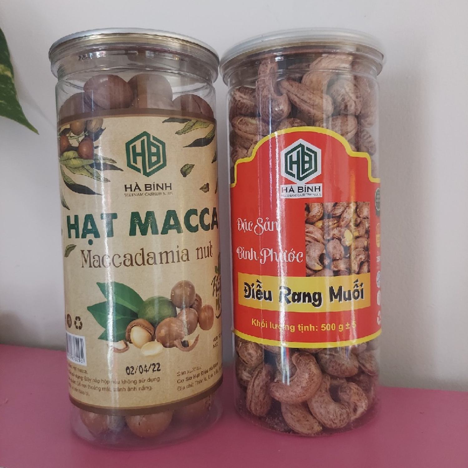 Combo 2 hộp hạt dinh dưỡng. Hạt điều rang muối A cồ nguyên hạt và Hạt mắc ca sấy lạnh Hà Bính