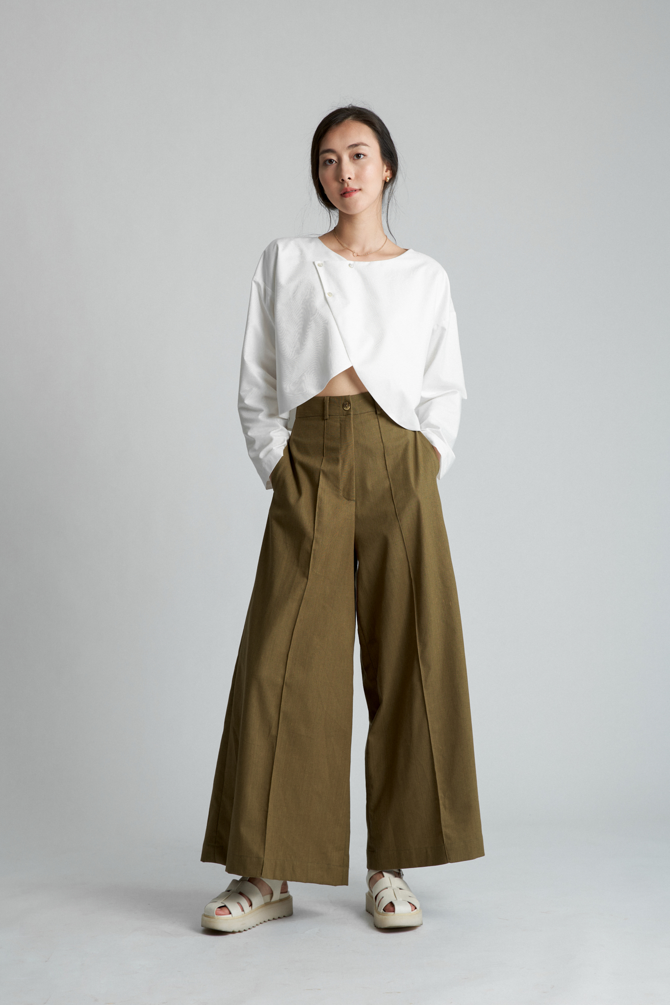 Áo sơ mi croptop trắng vạt chéo KHÂU BY CQ Bastille