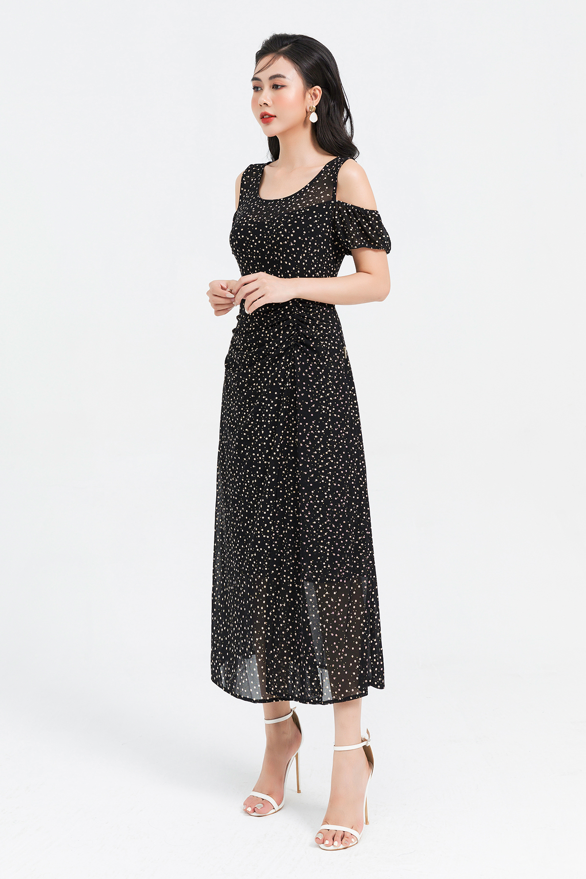 Đầm maxi lamer nhón eo hở vai l63m21h057