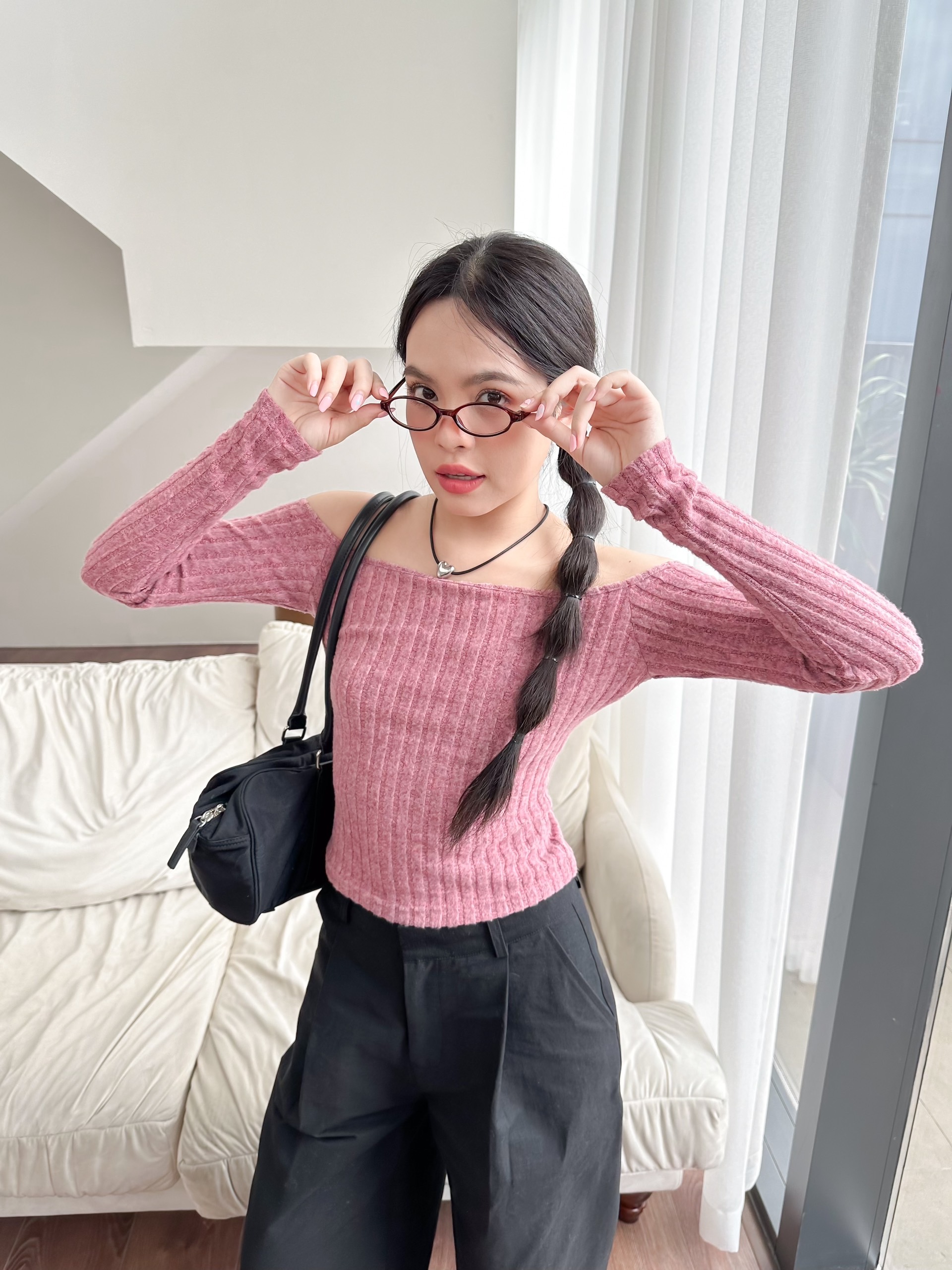 Kido áo trễ vai tay dài khoét lưng evelyn top
