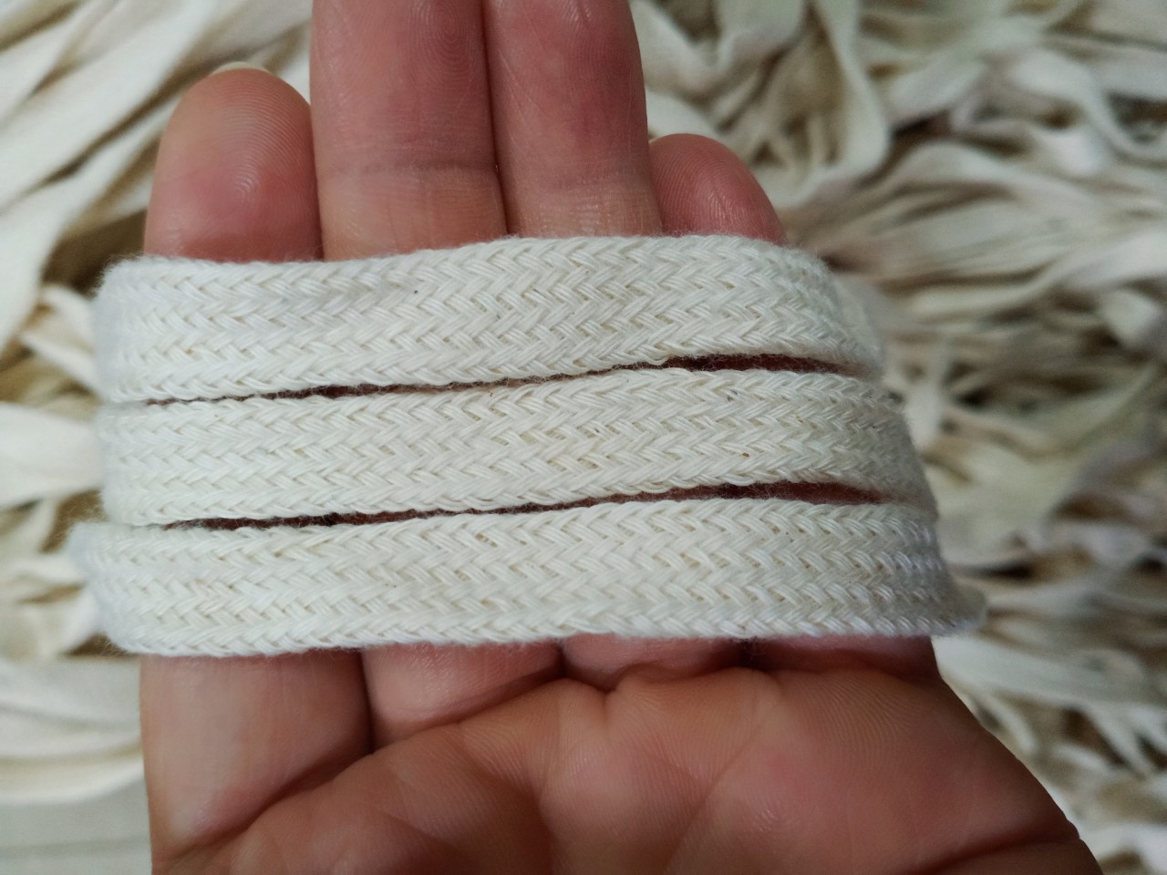Đôi dây giày R.O cổ thấp màu kem mới