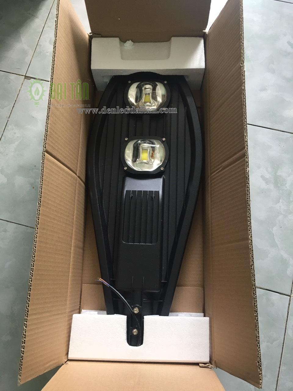 Đèn led đường kiểu chiếc lá 100w