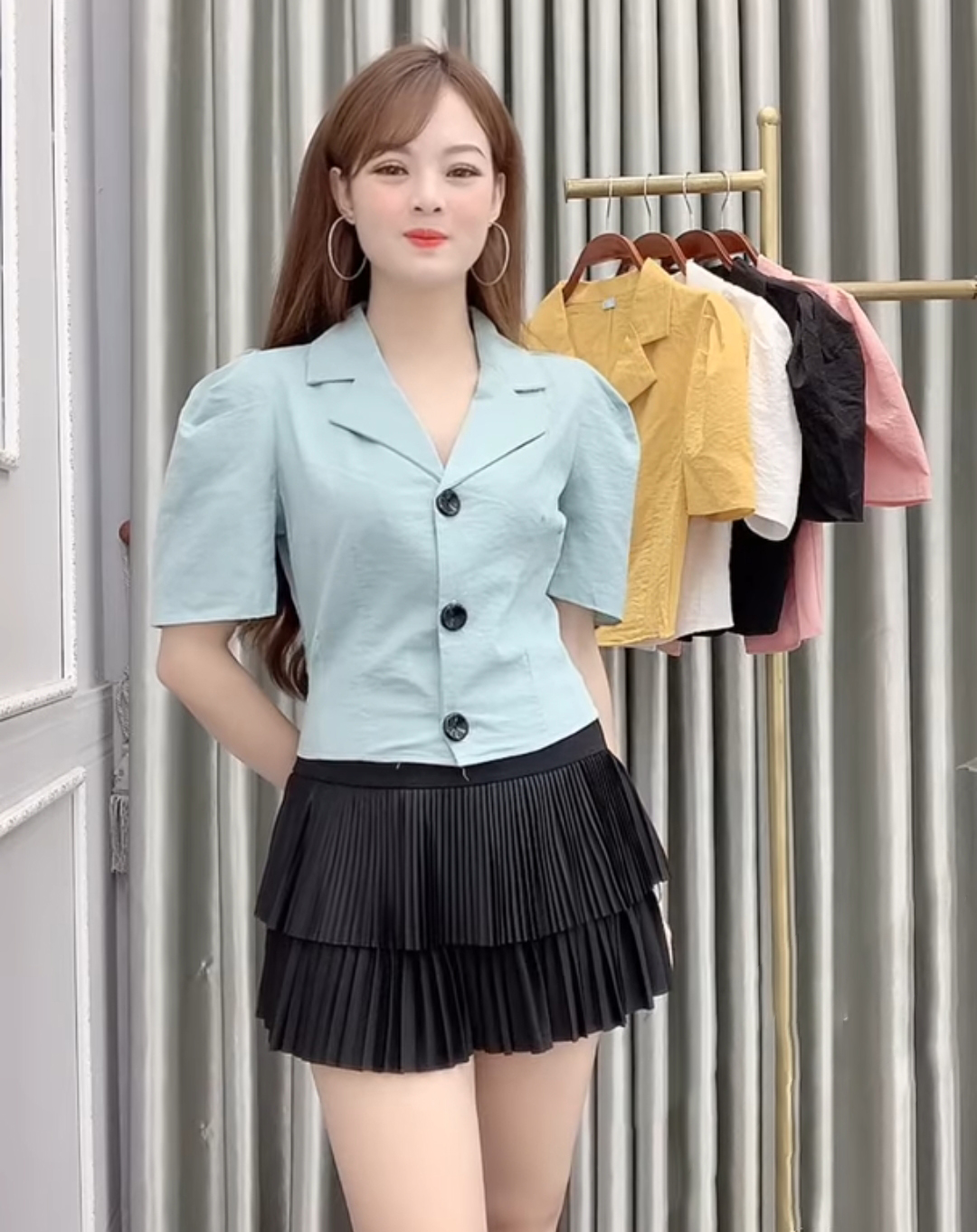 Áo croptop cổ vest phối nút