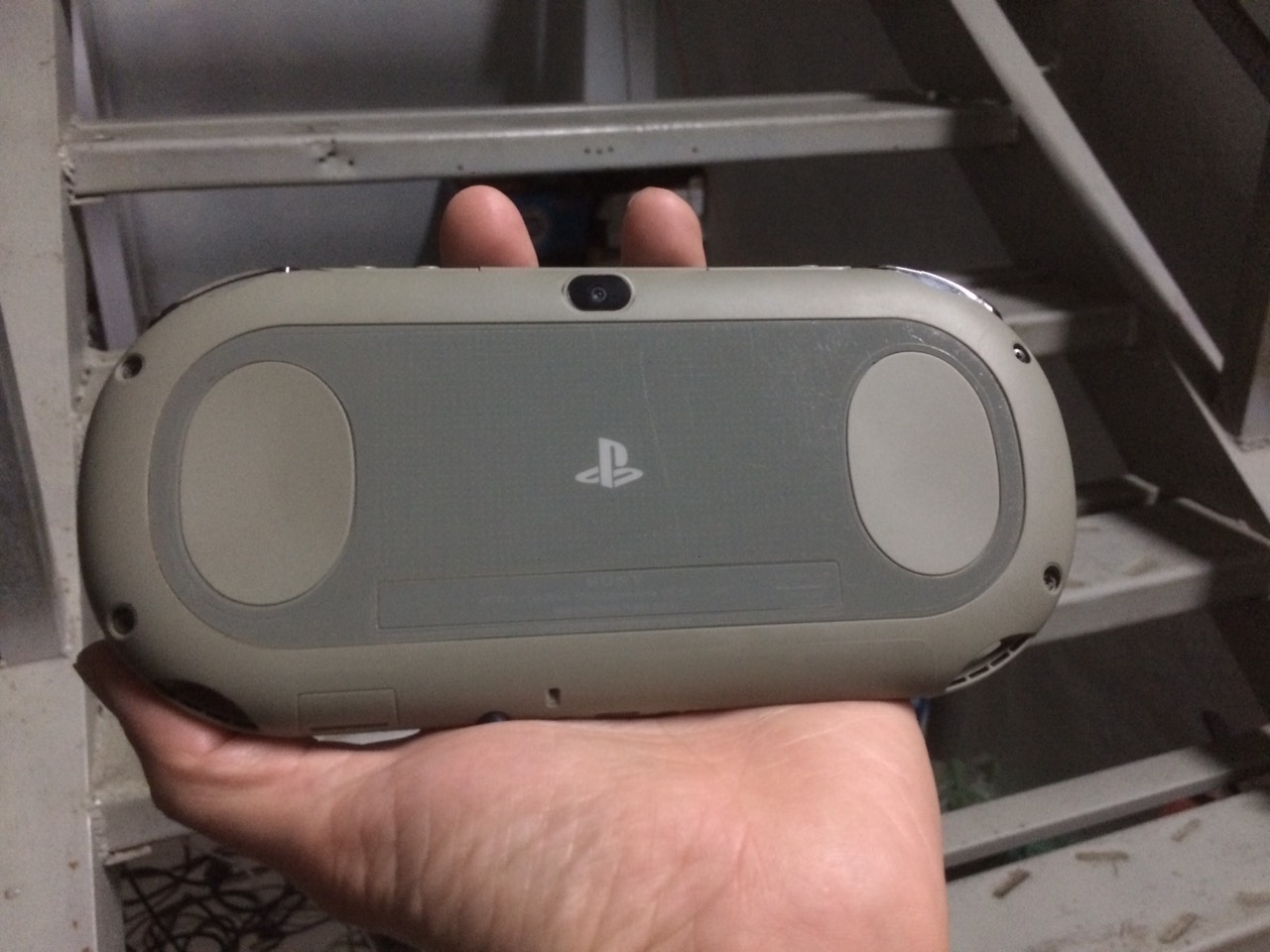 PS Vita 2000 MÀU ĐEN fw 3.74...CÓ HÌNH THẬT