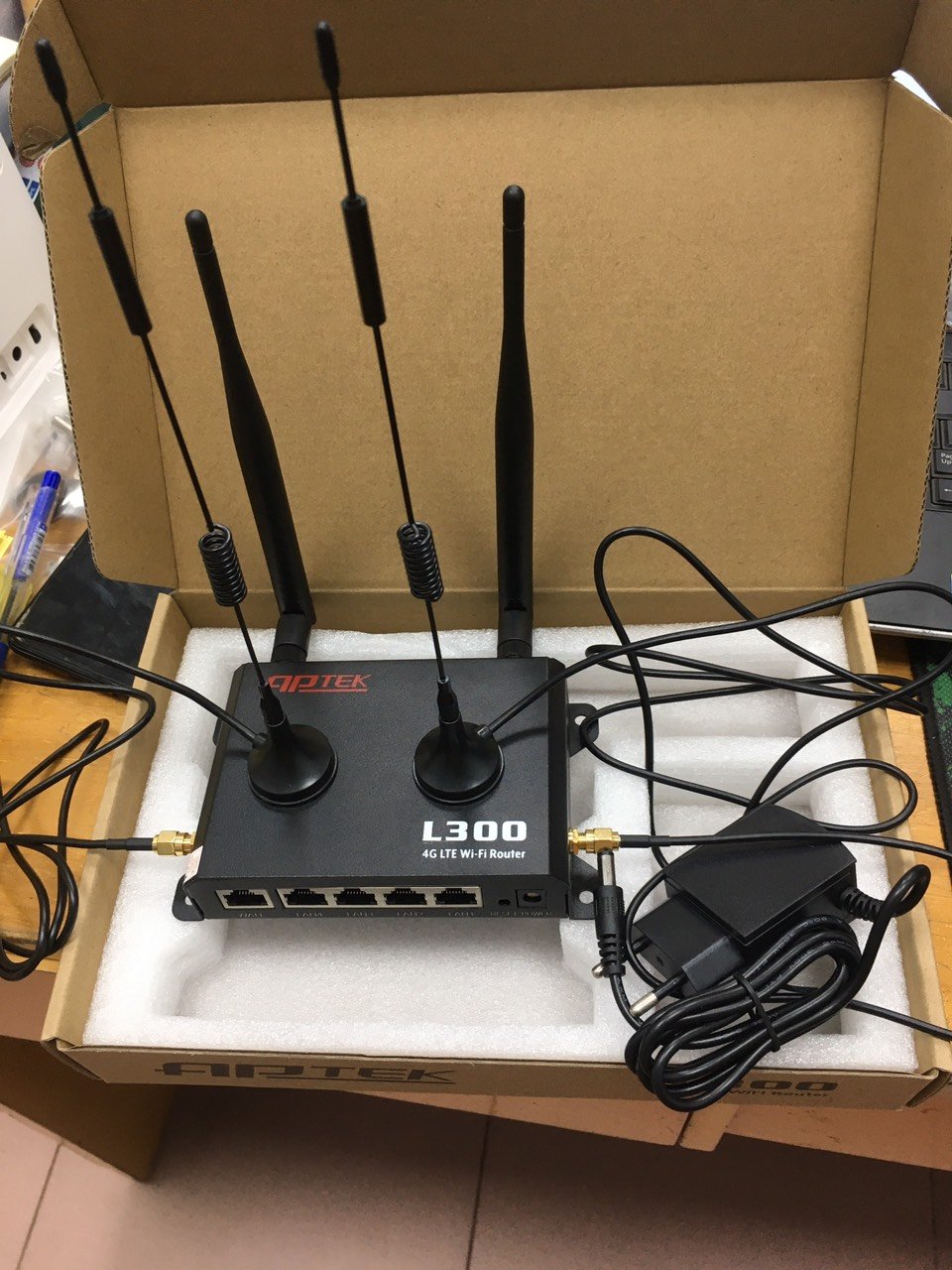 Bộ phát wifi 3g/4g lte aptek l300 tốc độ 150mbps. 1 wan + 4 lan- hàng chính hãng