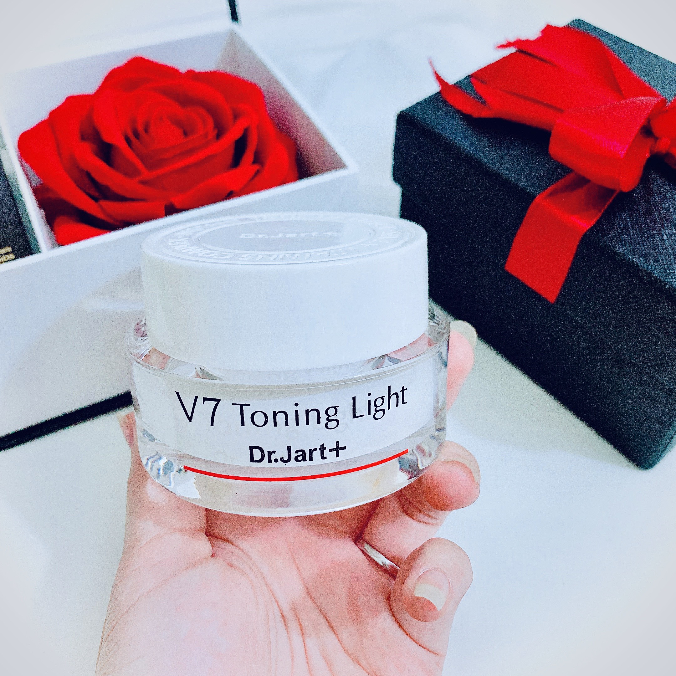 KEM DƯỠNG TRẮNG DA V7 TONING LIGHT