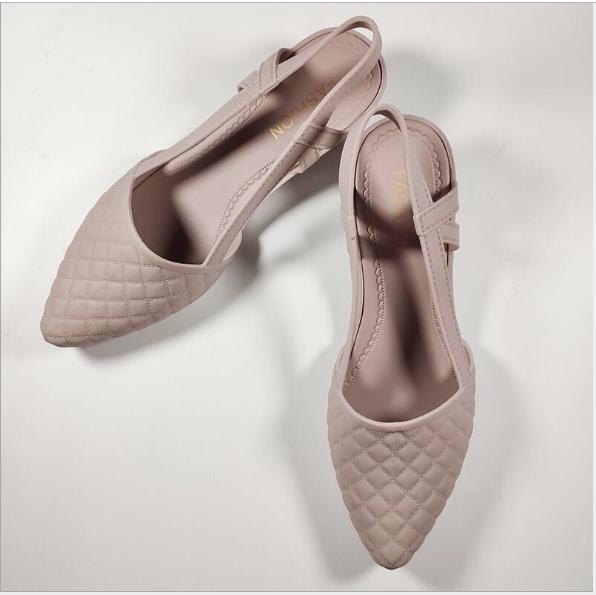 Giày cao gót nhựa nữ giả da thêu quả trám chống nước 3 màu cực đẹp