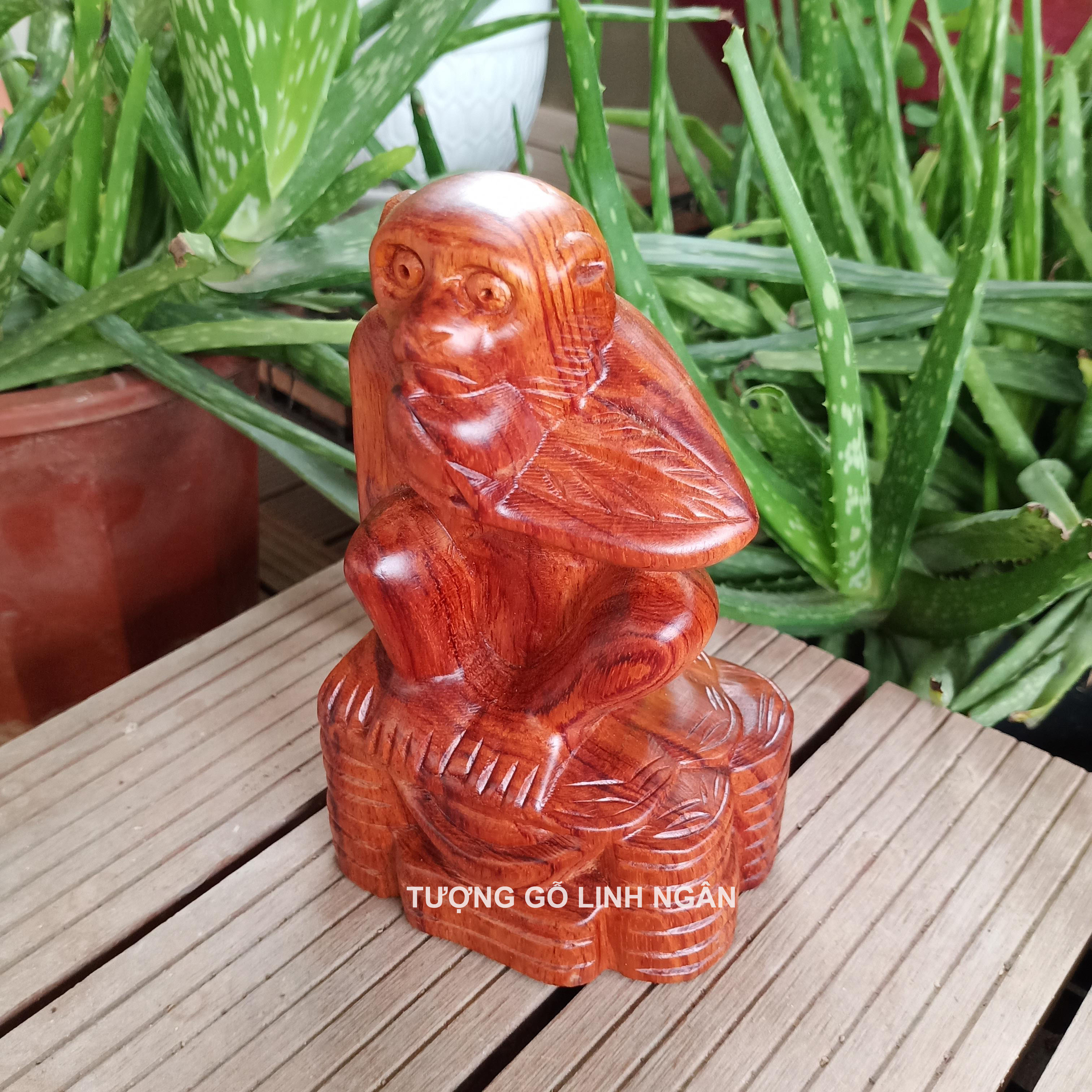 Tượng Khỉ gỗ hương (Cao 15 cm, ngang 8 cm, sâu 6 cm)