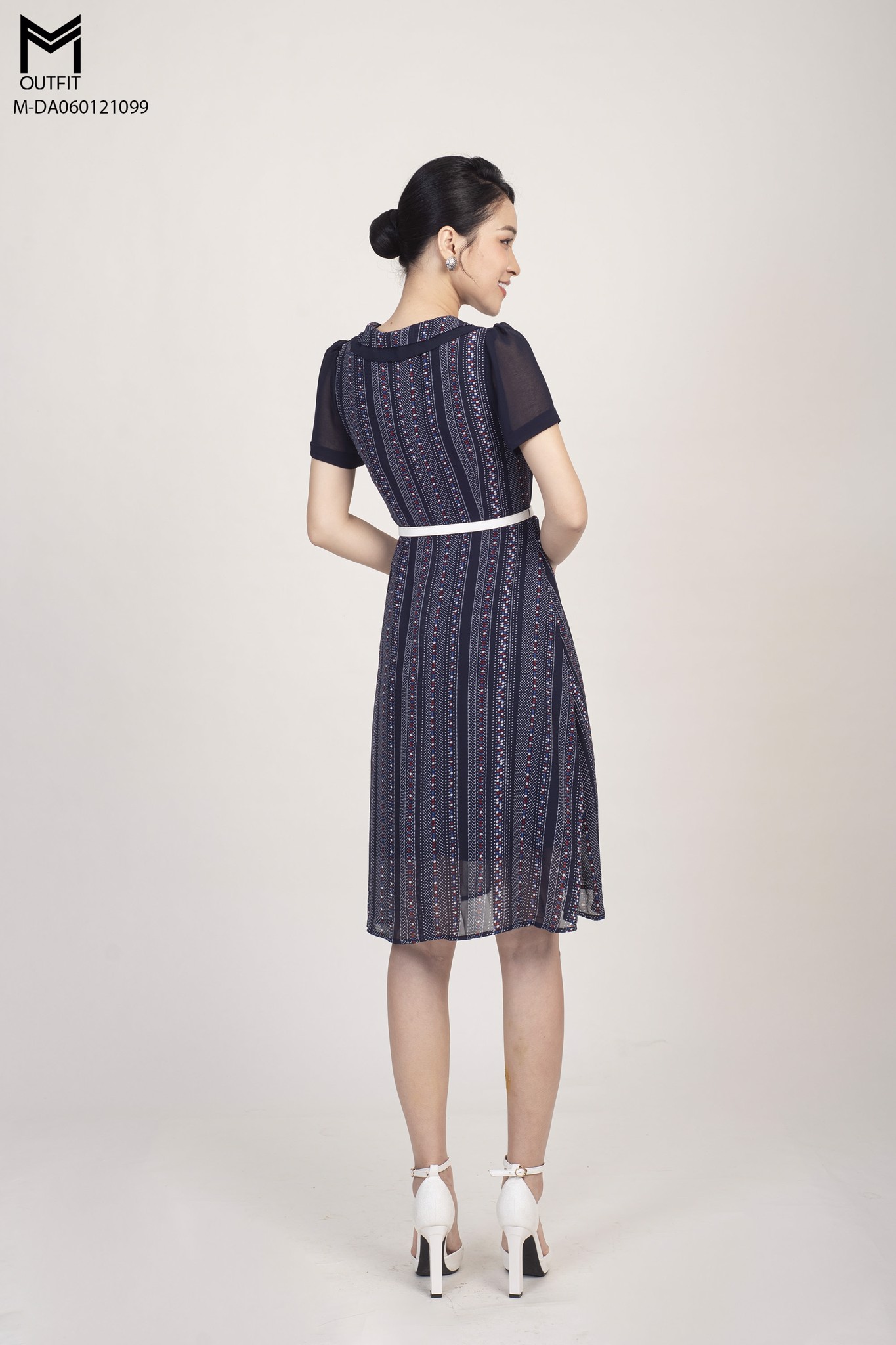 Đầm suông cổ sen hai lớp không kèm đai - Mmoutfit