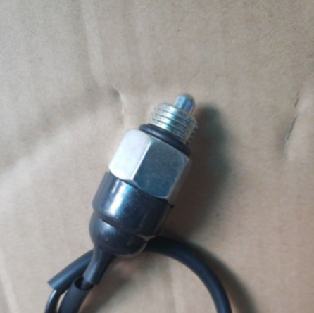 Cảm biến báo lùi xe suzuki 5 tạ / 7chỗ / vina / giải phóng......
