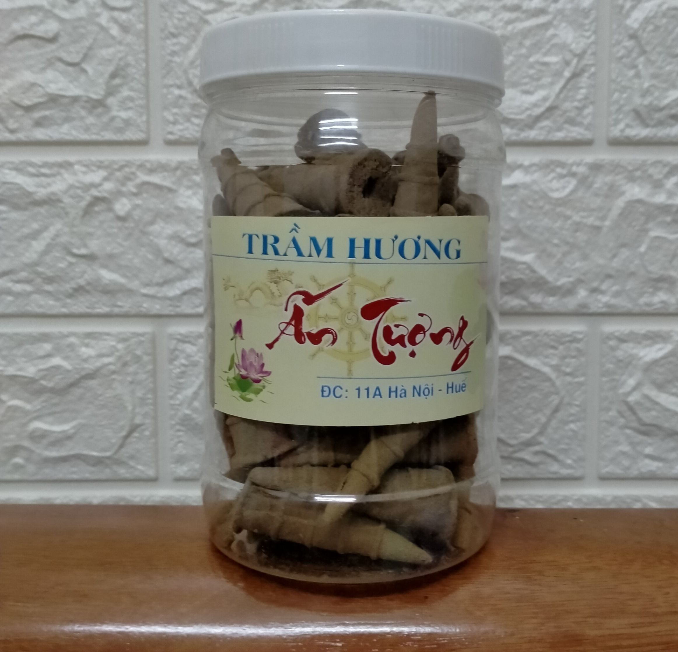 Trầm hương nụ huế ( hộp 60 nụ to 200g , 100% trầm sạch không hóa chất )