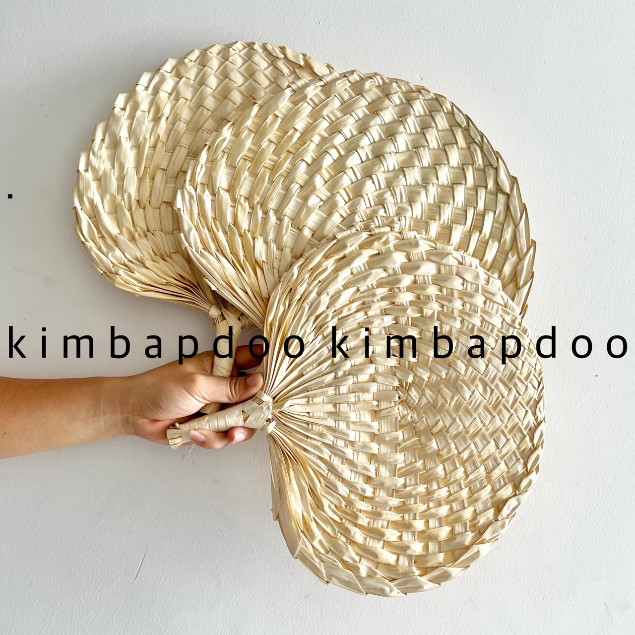 Quạt lá cọ, quạt lá đan thủ công, giỏ đan cói thủ công nhà kimbapdoo