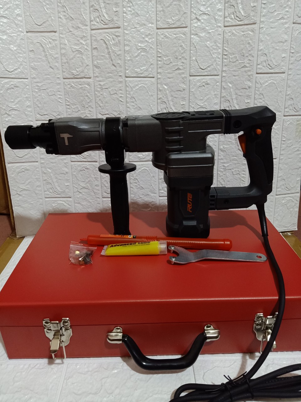 Máy chuyên đục Rute
