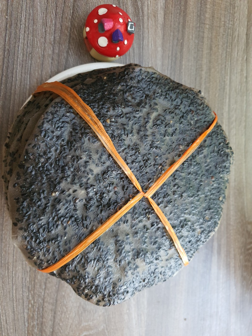 Bánh đa vừng đen sống ( chưa nướng ) -10 cái | Bánh Size 16mm, dày 1.5mm | Đặc sản Cao cấp