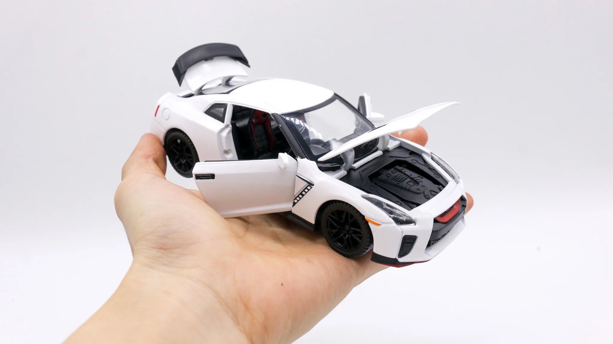 Mô hình xe nissan gtr white 1:32 alloy 7768