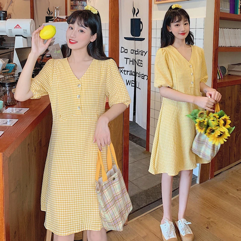 Váy kẻ caro cổ tim dáng chữ a tay bồng tạo điểm nhấn