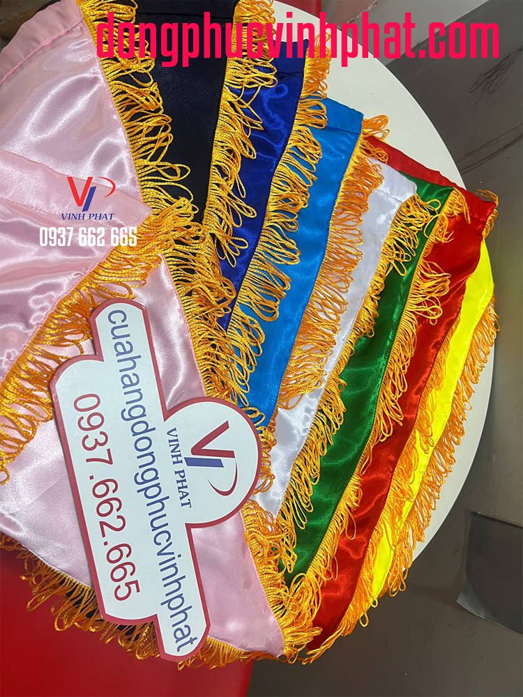 Cờ dẫn đoàn, cờ tour du lịch nhiều màu vải lụa có nhận in logo theo yêu cầu giá rẻ - hình thật