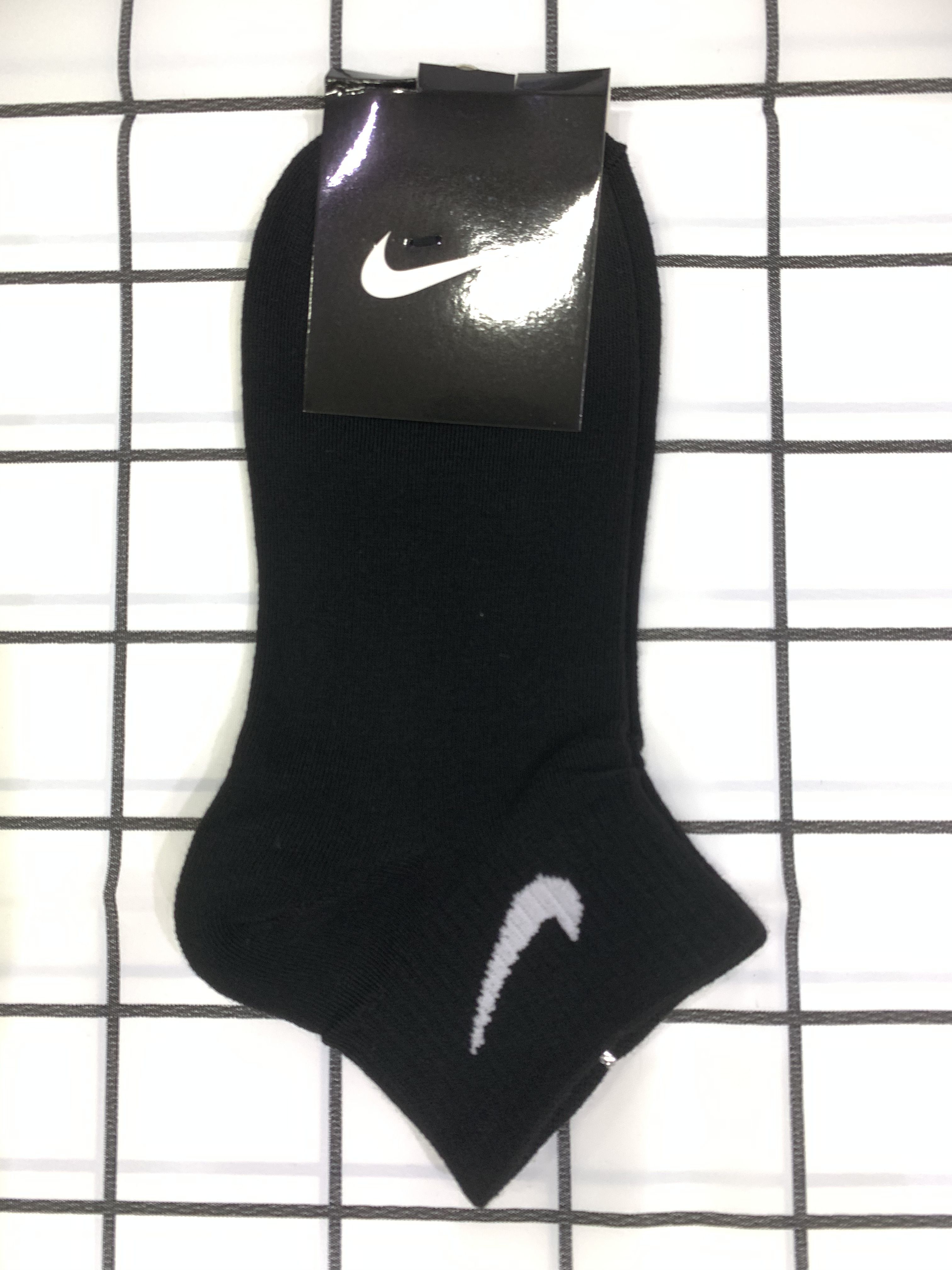 Vớ Nike cổ ngắn màu đen