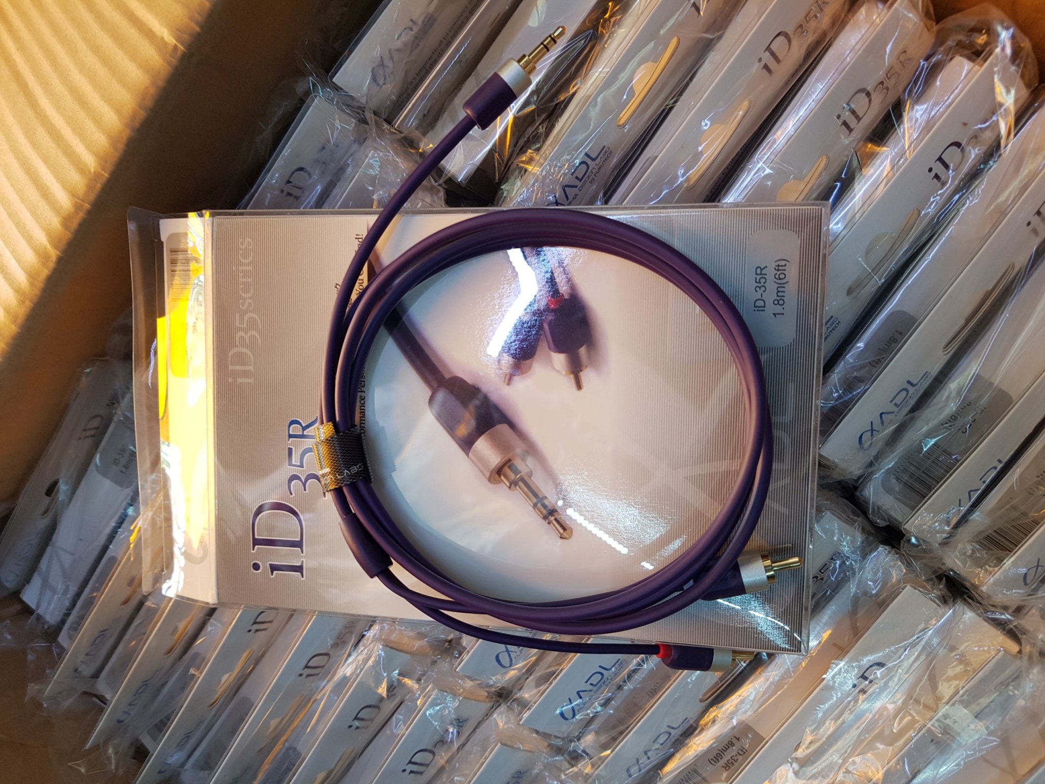 DÂY AUDIO CHUẨN 3,5LY RA 2AV FURUTECH CỦA NHẬT.DÂY ĐÚC NGUYÊN KHỐI.