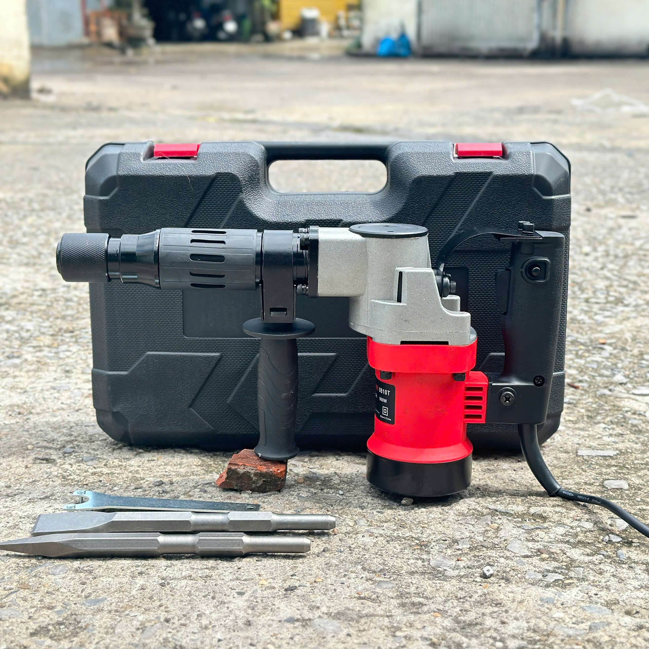 Máy chuyên đục nội địa hamer 0810t công suất 900w tặng kèm 2 mũi chuyên đục bảo hành 6 tháng