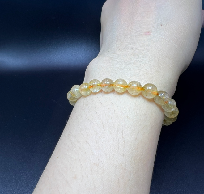 🍁( Bản Vip ) Chuỗi vòng Tay đá thạch anh tóc vàng tự nhiên 6 ly ,chuỗi siêu đẹp,quà tặng ý nghĩa cho người thân yêu.