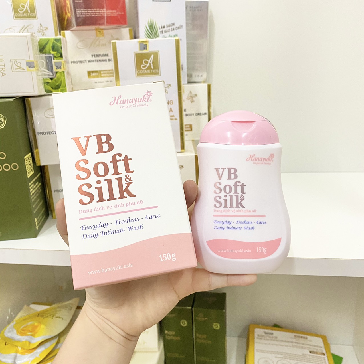 Mẫu Mới 2021 Dung Dịch Vệ Sinh Phụ Nữ Hana Soft & Silk Khô Thoáng, Thơm Mát - Chính Hãng