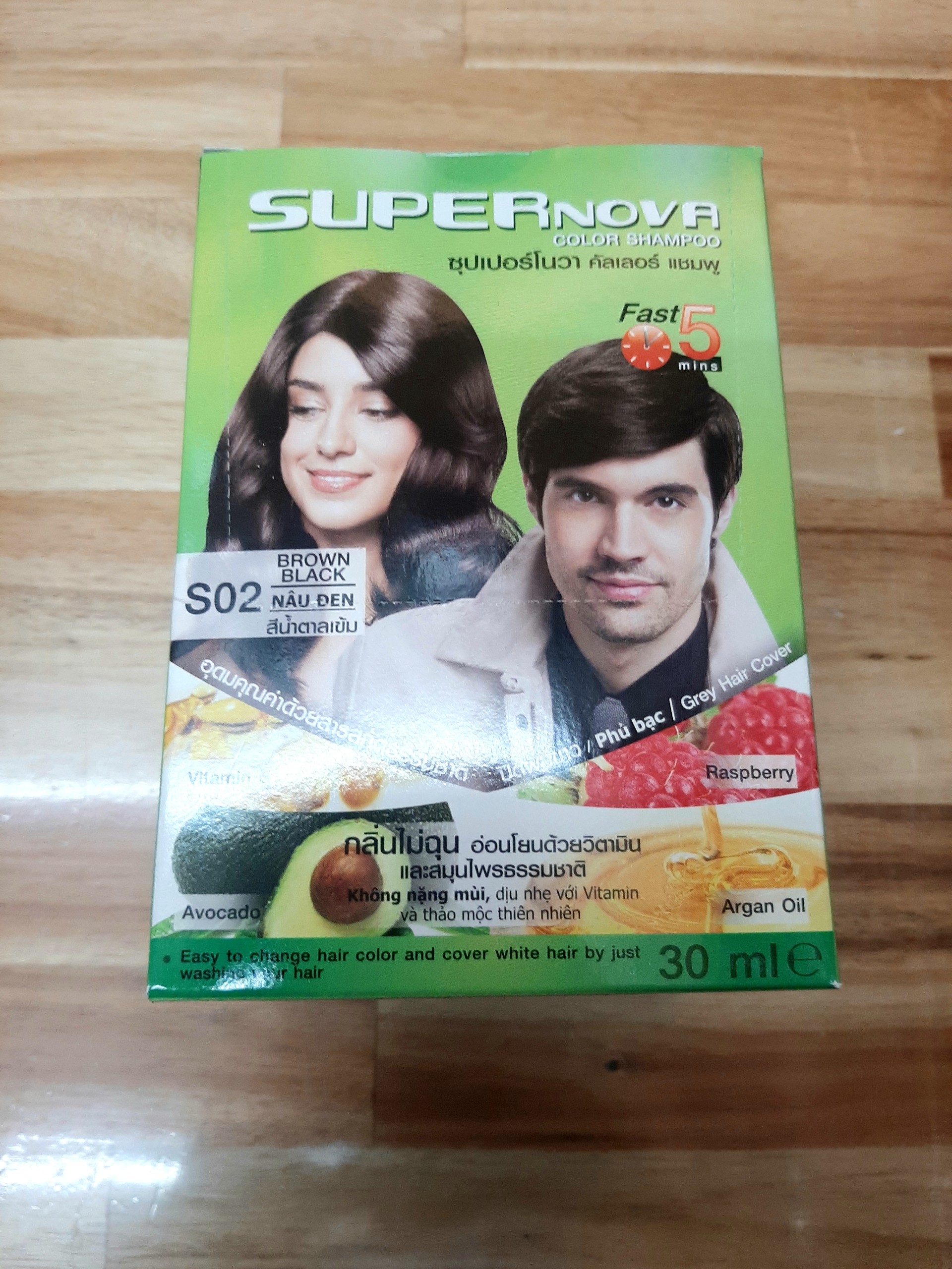 1 hộp 12 gói Dầu Gội Nhuộm Tóc Thảo Dược Phủ Bạc Super Nova có tặng bao tay
