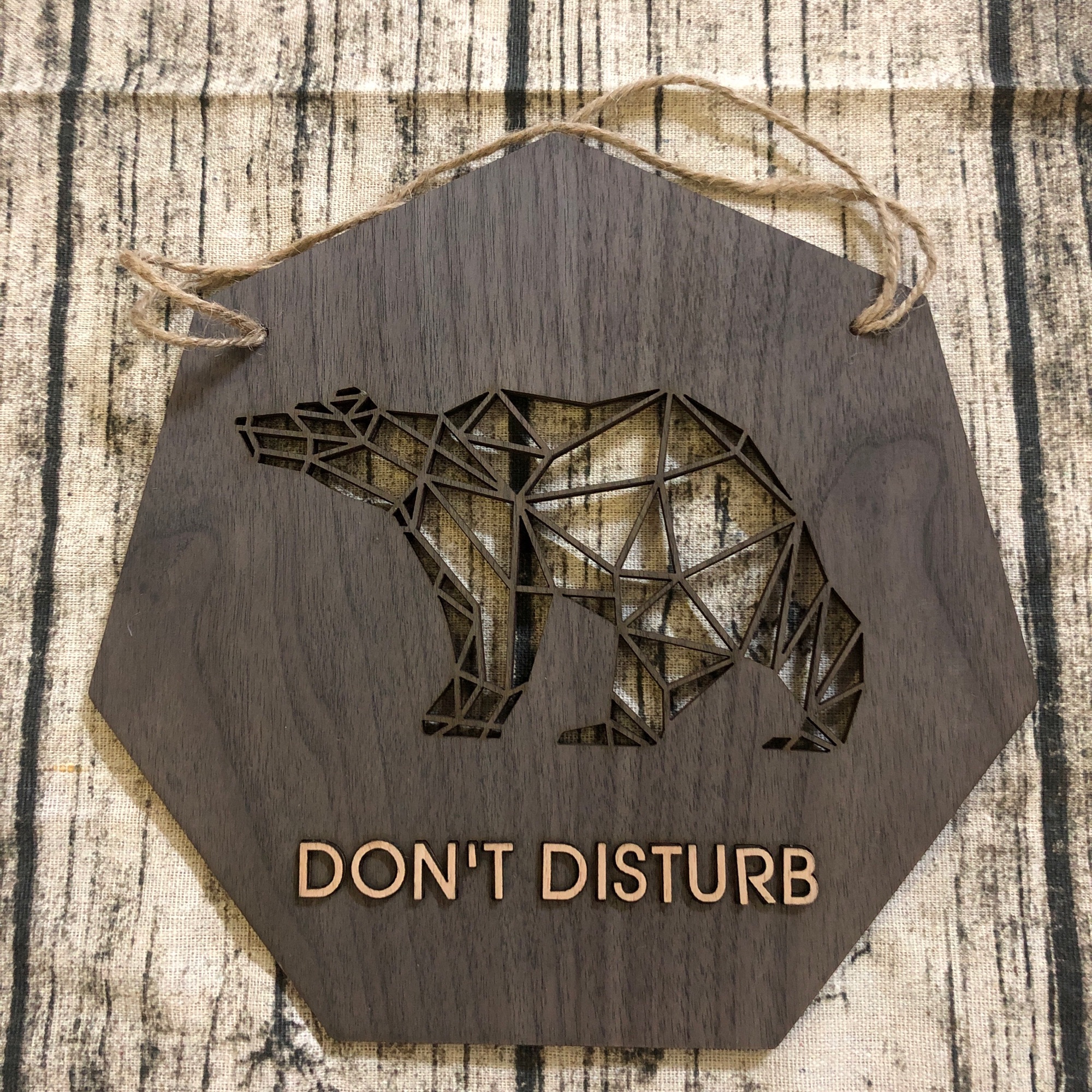 Bảng gỗ 3D treo phòng làm việc chữ Xin đừng làm phiền Don't disturb