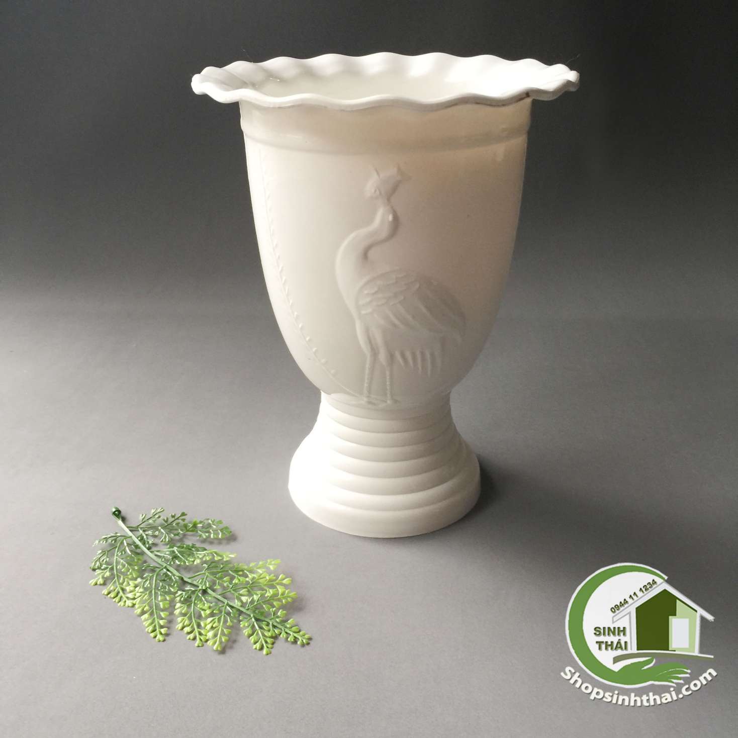 Chậu nhựa trồng cây hình cái ly, hoa văn con cò 170 x 220 x 115mm