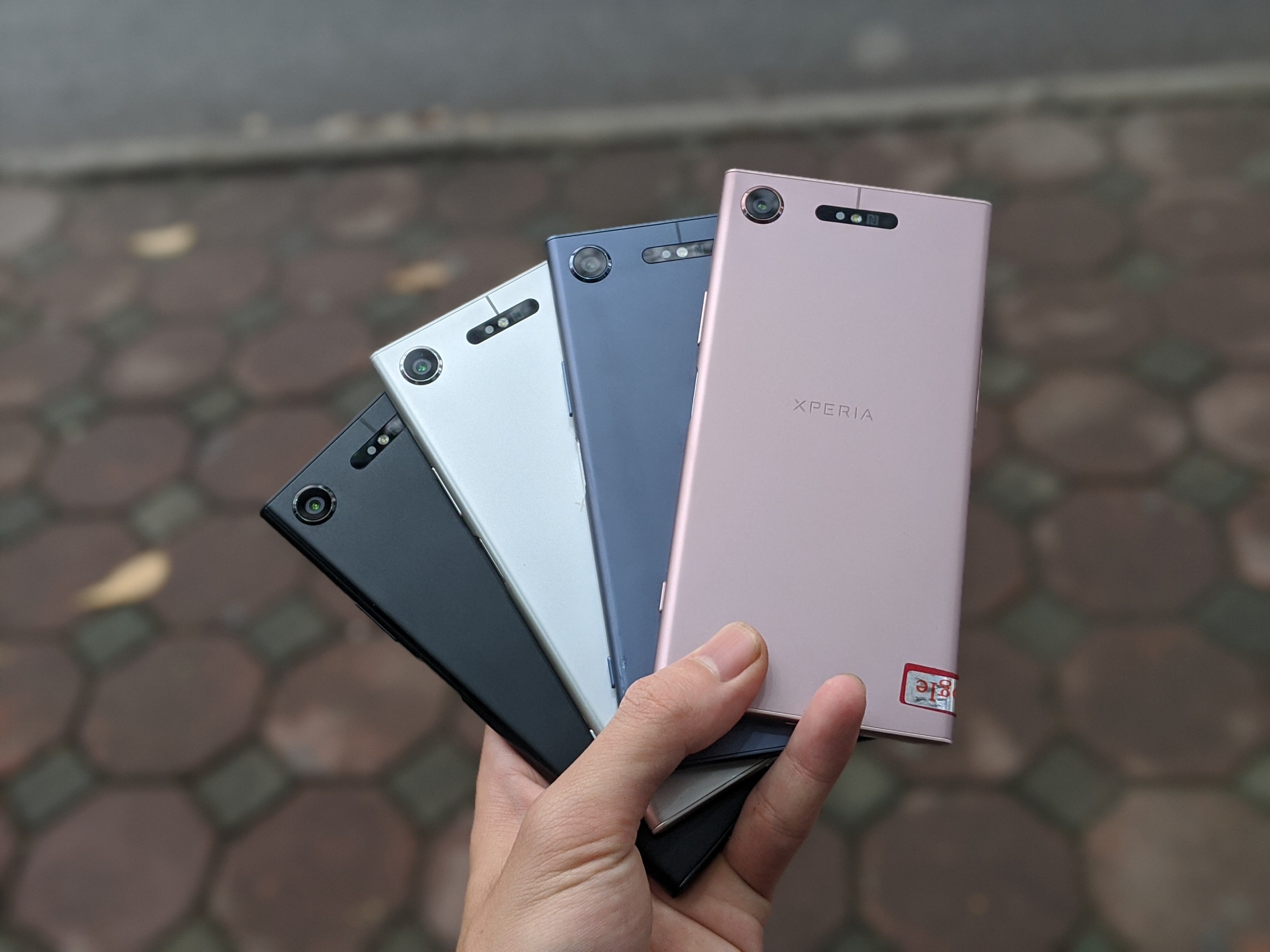 Điện Thoại Sony Xperia XZ1 Sony XZ1 Ram 4Gb/64Gb Thiết kế mạnh mẽ, camera chụp ảnh đẹp Màn hình: IPS HDR LCD, 5.2", Full HD- CPU: Snapdragon 835 8 nhân Bao đổi trả tận nhà Chiến Pugb Liên Quân Mượt bảo hanh 1 đổi 1