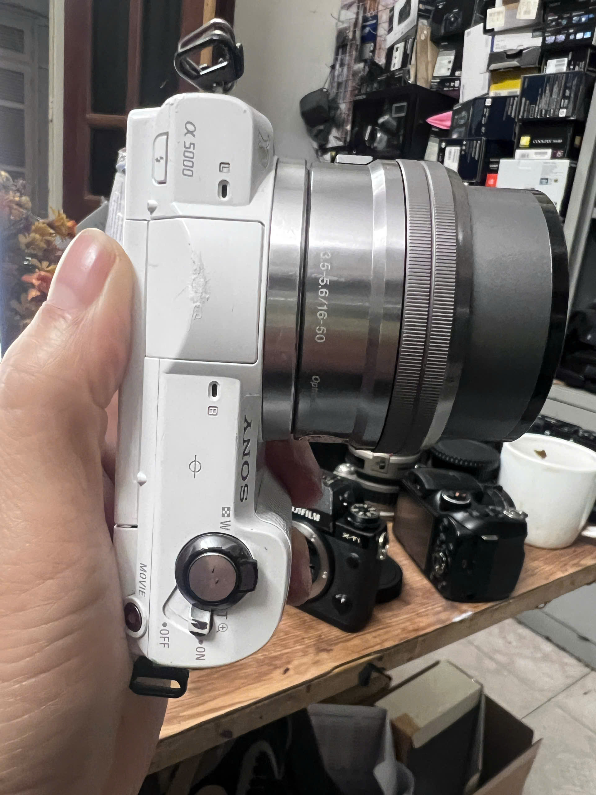 Máy Ảnh Sony A5000 kèm lens 16-50 màn lật có wifi