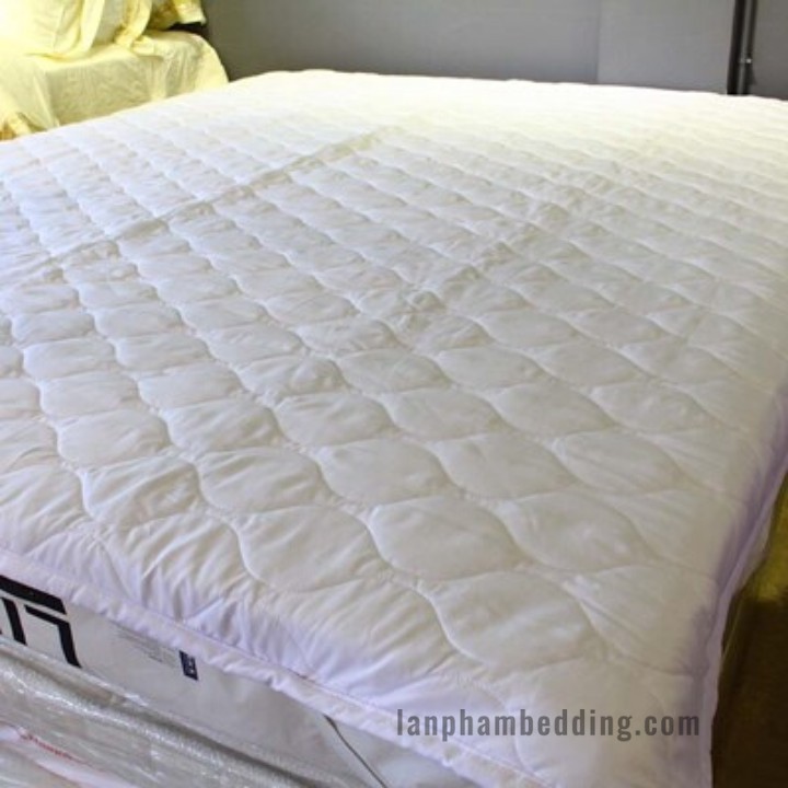 Tấm Lót Ga Giường Kate Bảo Vệ Nệm Cho Gia Đình 3 Lớp Chần Bông Cao Cấp Lan Pham Bedding