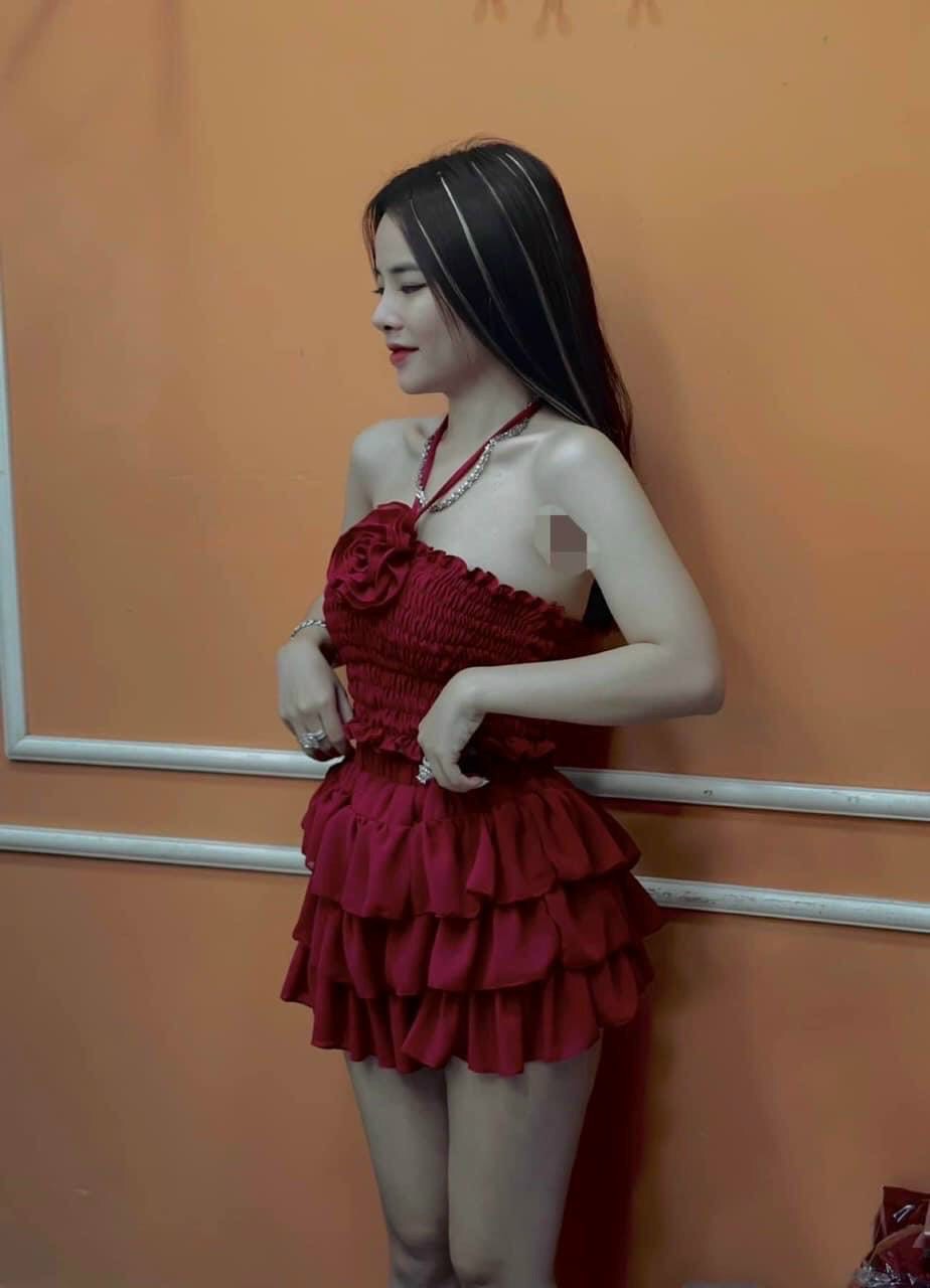 Set áo yếm đính hoa phối chân váy tầng chất voan xinh xắn, Set thời trang hottrend áo yếm croptop nhún đính hoa kèm chân váy tầng voan dễ thương, Set áo yếm nhún thun đính hoa mix chân váy tầng voan đi chơi thoải mái MTB