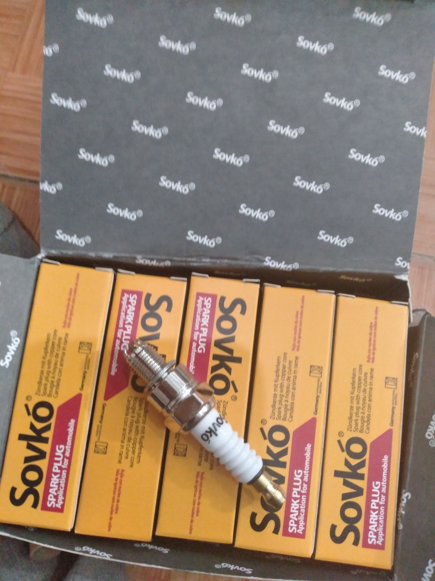Bugi 3 chấu chân ngắn lắp các dòng xe số -sale5%