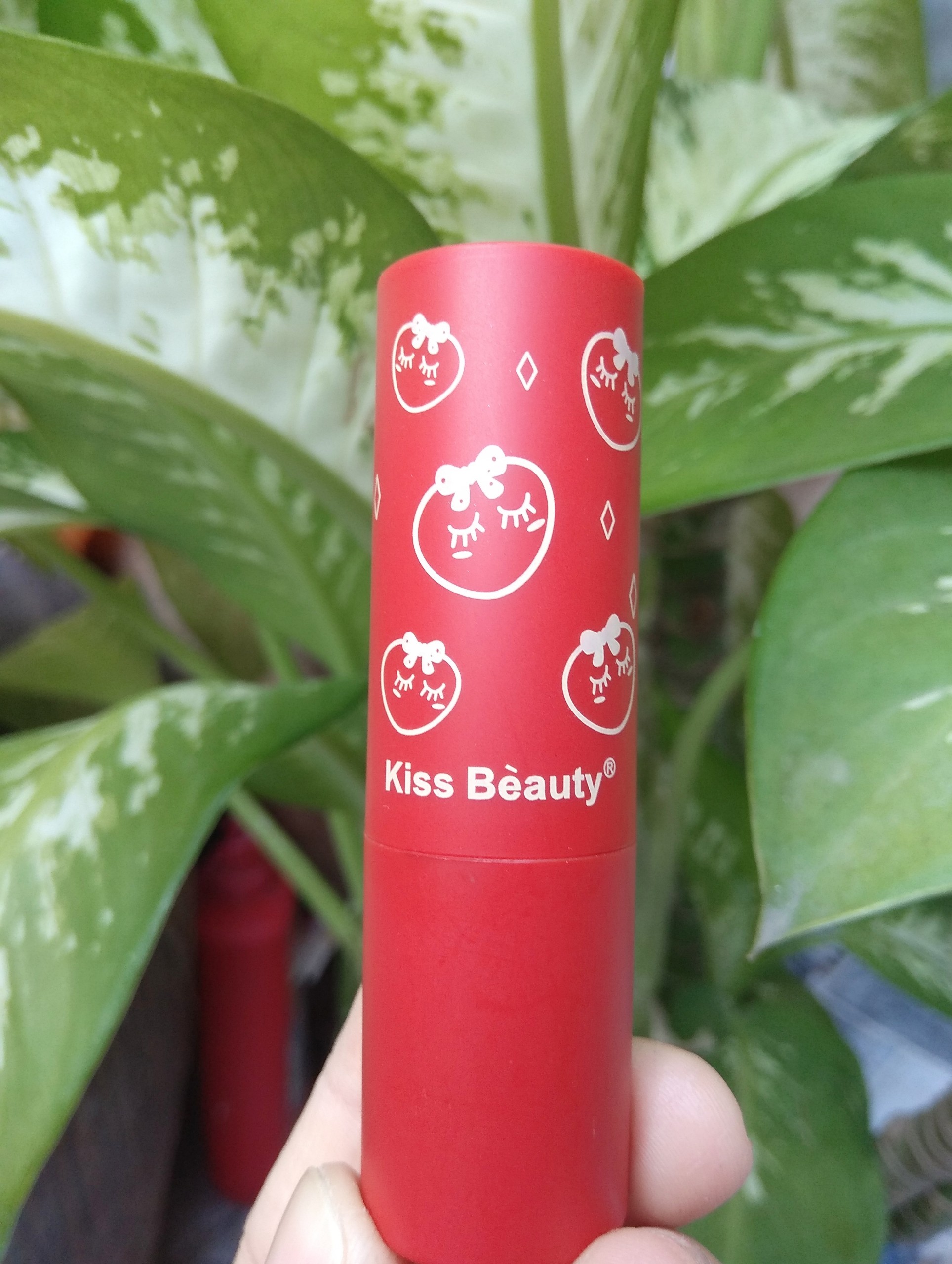 Son thỏi kiss beauty họa tiết trái dâu xinh xắn, son thỏi làm đẹp lâu trôi màu đỏ cam