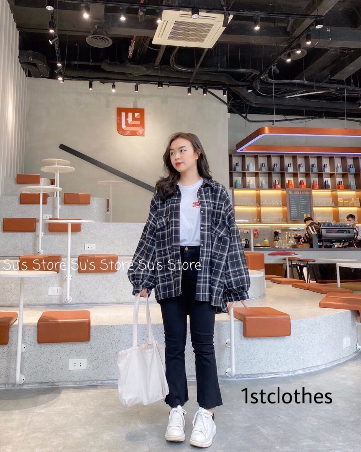 Áo sơ mi nữ form rộng tay bồng họa tiết kẻ sọc freesize màu đen trắng 1st clothes